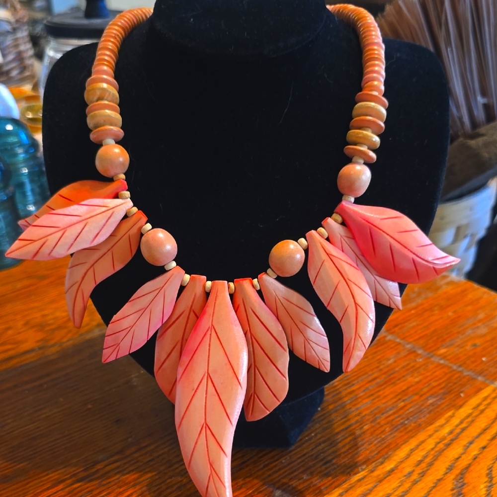Elegant Leaf Design Necklace in Pink and Orange